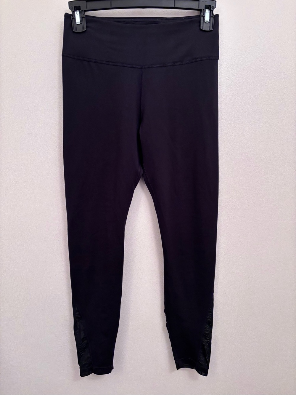 Nike Black Women's Workout Leggings with Subtle Ankle Detail